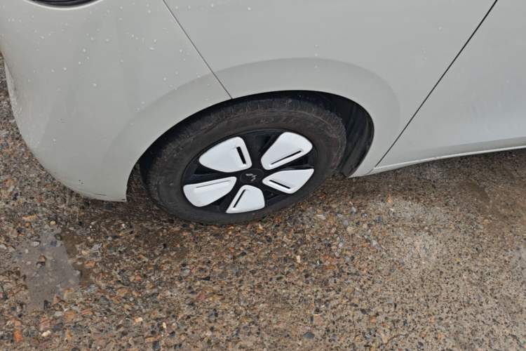Used Wuling Hongguang MINIEV 2025 Four-Door Version Advanced Edition Left Front Wheel Hub