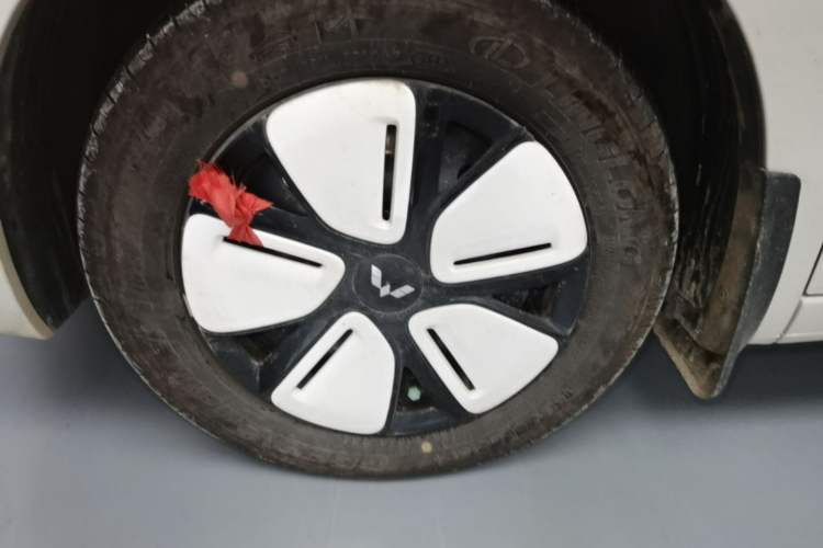 Used Wuling Hongguang MINIEV 2025 Four-Door Version Advanced Edition Left Front Wheel Hub