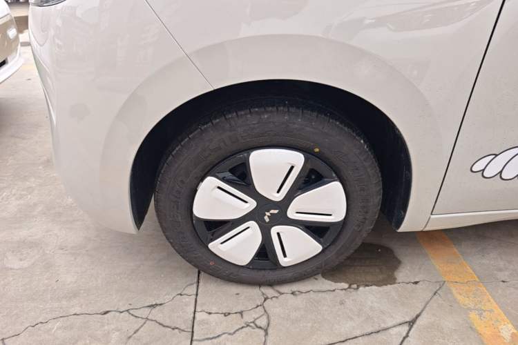 Used Wuling Hongguang MINIEV 2025 Four-Door Version Advanced Edition Left Front Wheel Hub