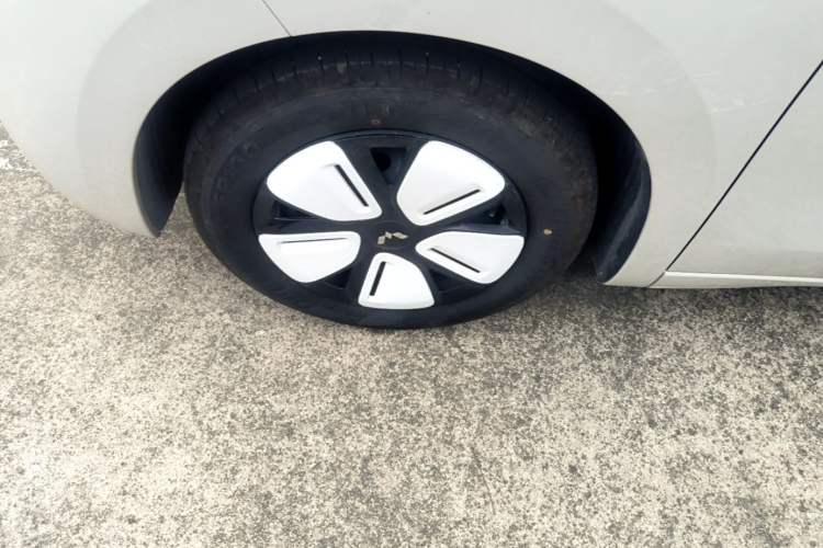 Used Wuling Hongguang MINIEV 2025 Four-Door Version Advanced Edition Left Front Wheel Hub