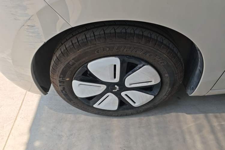 Used Wuling Hongguang MINIEV 2025 Four-Door Version Advanced Edition Left Front Wheel Hub