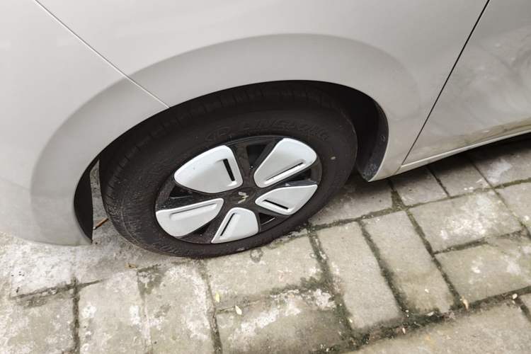 Used Wuling Hongguang MINIEV 2025 Four-Door Version Advanced Edition Left Front Wheel Hub