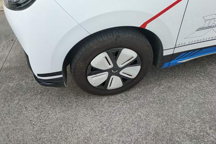 Used Wuling Hongguang MINIEV 2025 Four-Door Version Advanced Edition Left Front Wheel Hub
