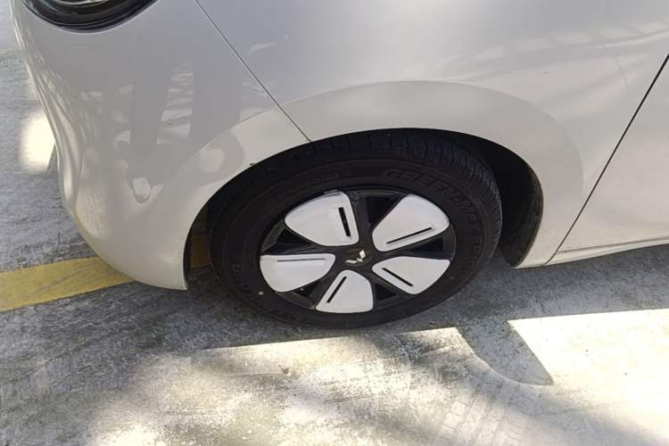 Used Wuling Hongguang MINIEV 2025 Four-Door Version Advanced Edition Left Front Wheel Hub