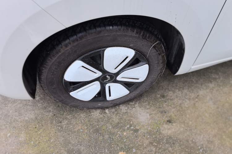 Used Wuling Hongguang MINIEV 2025 Four-Door Version Advanced Edition Left Front Wheel Hub