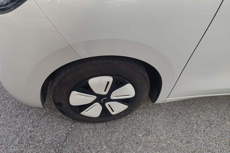 Used Wuling Hongguang MINIEV 2025 Four-Door Version Advanced Edition Left Front Wheel Hub