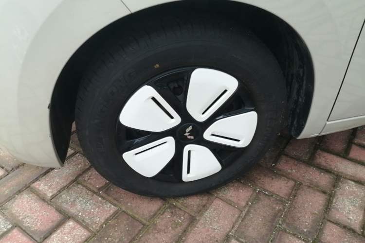Used Wuling Hongguang MINIEV 2025 Four-Door Version Advanced Edition Left Front Wheel Hub