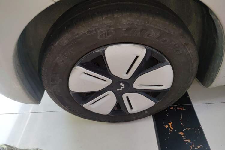 Used Wuling Hongguang MINIEV 2025 Four-Door Version Advanced Edition Left Front Wheel Hub