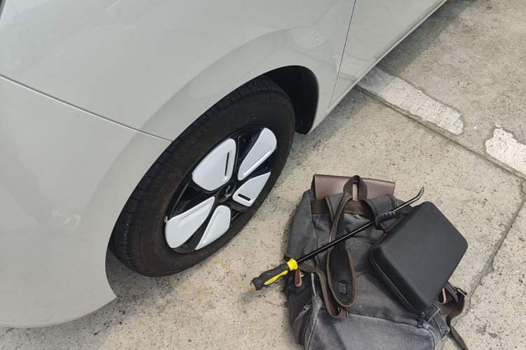 Used Wuling Hongguang MINIEV 2025 Four-Door Version Advanced Edition Left Front Wheel Hub