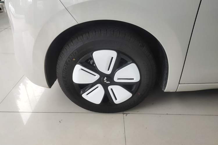 Used Wuling Hongguang MINIEV 2025 Four-Door Version Zhenxiang+ Edition Left Front Wheel Hub