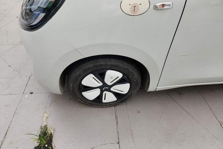 Used Wuling Hongguang MINIEV 2025 Four-Door Version Advanced Edition Left Front Wheel Hub