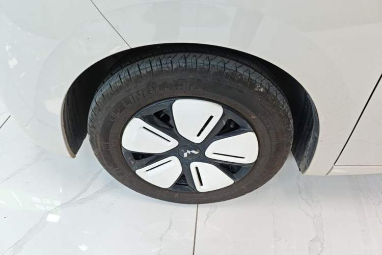 Used Wuling Hongguang MINIEV 2025 Four-Door Version 301km Zhenxiang+ Model Left Front Wheel Hub