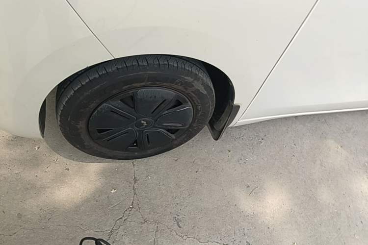 Used Wuling Hongguang MINIEV 2025 Four-Door Version Advanced Edition Left Front Wheel Hub
