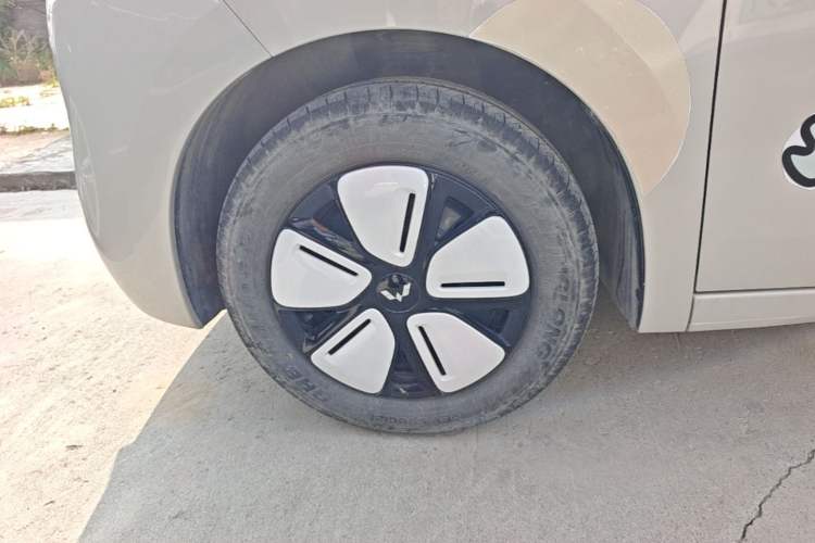 Used Wuling Hongguang MINIEV 2025 Four-Door Version Premium Edition Left Front Wheel Hub