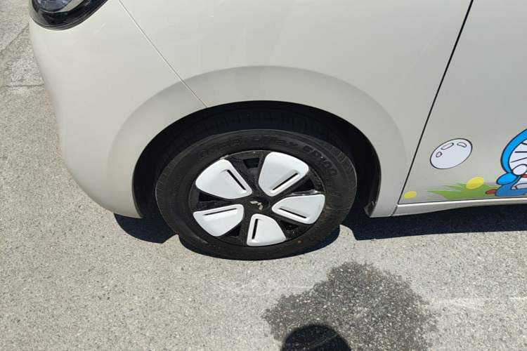 Used Wuling Hongguang MINIEV 2025 Four-Door Version Advanced Edition Left Front Wheel Hub