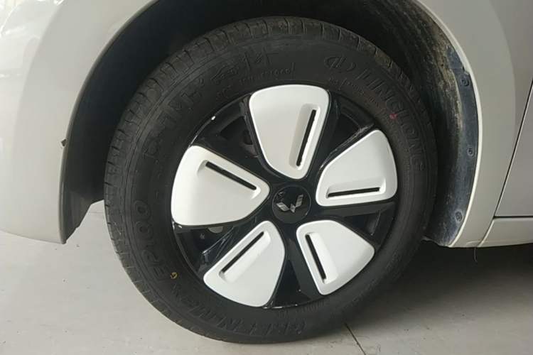 Used Wuling Hongguang MINIEV 2025 Four-Door Version Advanced Edition Left Front Wheel Hub