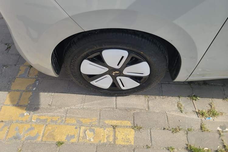 Used Wuling Hongguang MINIEV 2025 Four-Door Version Premium Edition Left Front Wheel Hub
