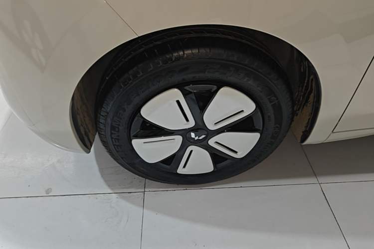 Used Wuling Hongguang MINIEV 2025 Four-Door Version Zhenxiang+ Edition Left Front Wheel Hub