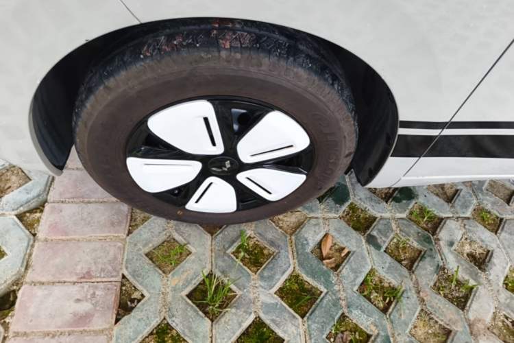 Used Wuling Hongguang MINIEV 2025 Four-Door Version Zhenxiang+ Edition Left Front Wheel Hub