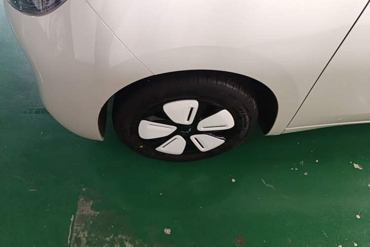 Used Wuling Hongguang MINIEV 2025 Four-Door Version Advanced Edition Left Front Wheel Hub