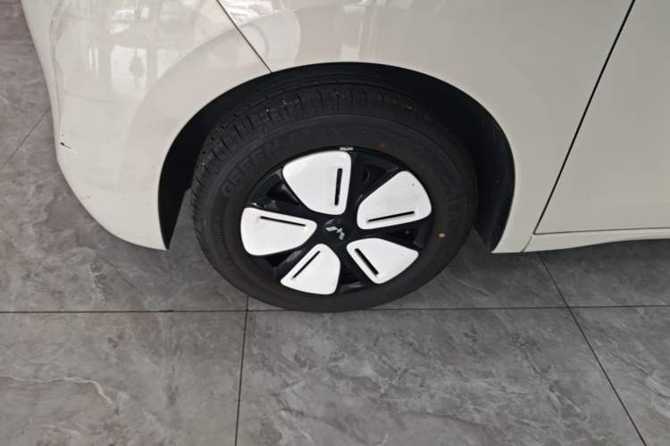 Used Wuling Hongguang MINIEV 2025 Four-Door Version Advanced Edition Left Front Wheel Hub