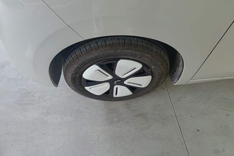 Used Wuling Hongguang MINIEV 2025 Four-Door Version Advanced Edition Left Front Wheel Hub