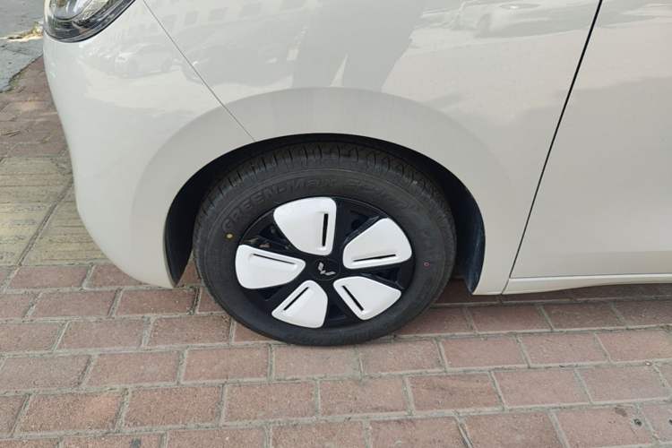 Used Wuling Hongguang MINIEV 2025 Four-Door Version Advanced Edition Left Front Wheel Hub