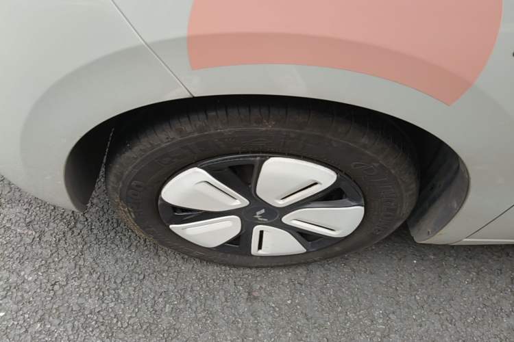Used Wuling Hongguang MINIEV 2025 Four-Door Version Premium Edition Left Front Wheel Hub