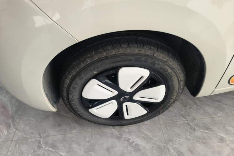Used Wuling Hongguang MINIEV 2025 Four-Door Version Zhenxiang+ Edition Left Front Wheel Hub