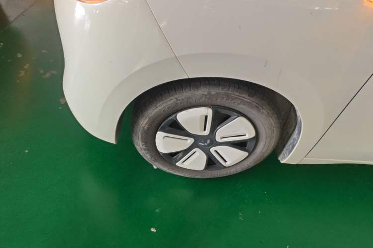 Used Wuling Hongguang MINIEV 2025 Four-Door Version Premium Edition Left Front Wheel Hub