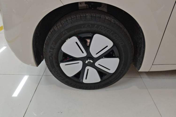 Used Wuling Hongguang MINIEV 2025 Four-Door Version Advanced Edition Left Front Wheel Hub