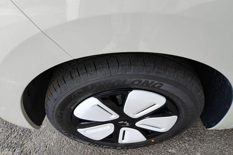 Used Wuling Hongguang MINIEV 2025 Four-Door Version Advanced Edition Left Front Wheel Hub