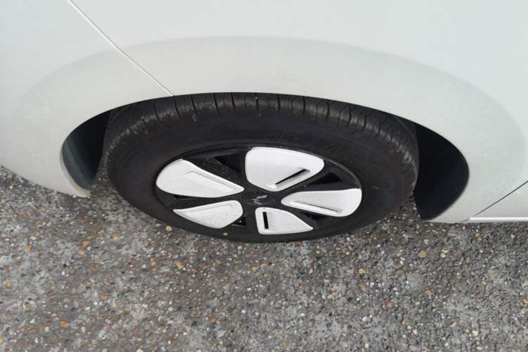 Used Wuling Hongguang MINIEV 2025 Four-Door Version Advanced Edition Left Front Wheel Hub