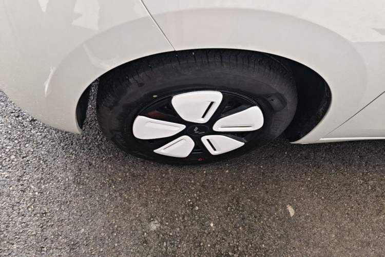 Used Wuling Hongguang MINIEV 2025 Four-Door Version Advanced Edition Left Front Wheel Hub