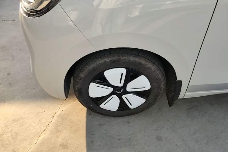Used Wuling Hongguang MINIEV 2025 Four-Door Version Advanced Edition Left Front Wheel Hub
