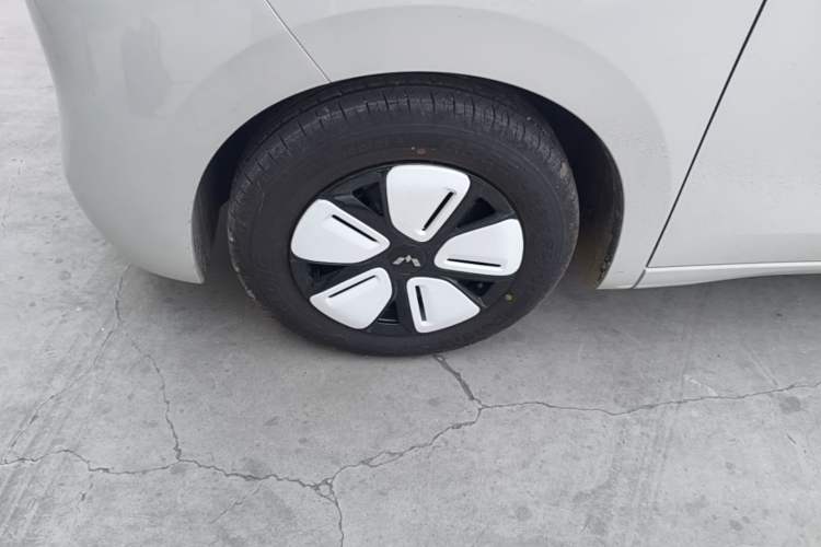 Used Wuling Hongguang MINIEV 2025 Four-Door Version Advanced Edition Left Front Wheel Hub