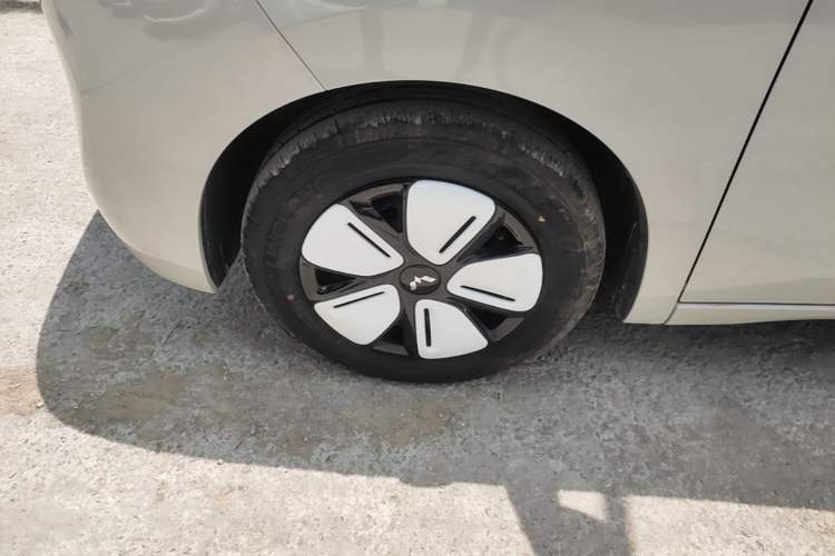 Used Wuling Hongguang MINIEV 2025 Four-Door Version Advanced Edition Left Front Wheel Hub