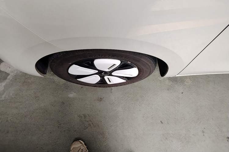 Used Wuling Hongguang MINIEV 2025 Four-Door Version Advanced Edition Left Front Wheel Hub