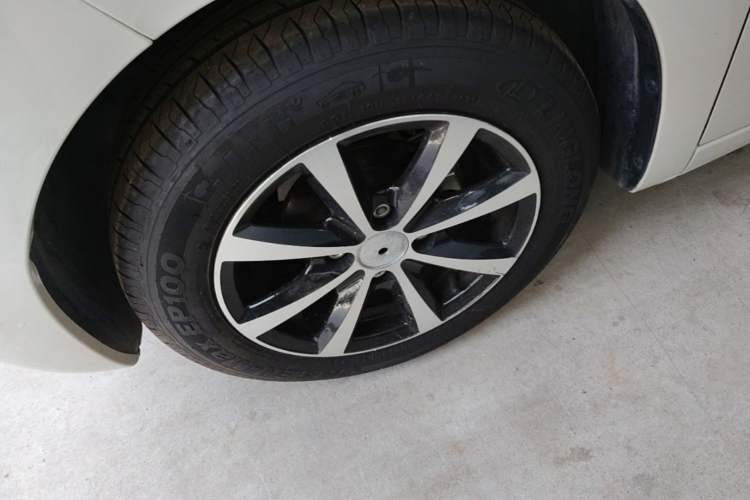 Used Wuling Hongguang MINIEV 2025 Four-Door Version Advanced Edition Left Front Wheel Hub