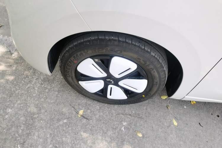 Used Wuling Hongguang MINIEV 2025 Four-Door Version Advanced Edition Left Front Wheel Hub