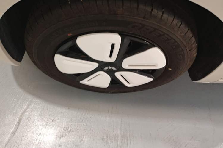 Used Wuling Hongguang MINIEV 2025 Four-Door Version Advanced Edition Left Front Wheel Hub
