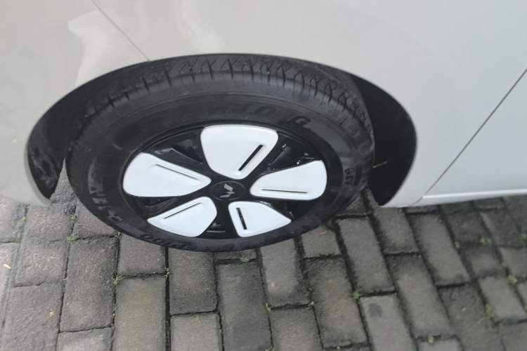 Used Wuling Hongguang MINIEV 2025 Four-Door Version Advanced Edition Left Front Wheel Hub