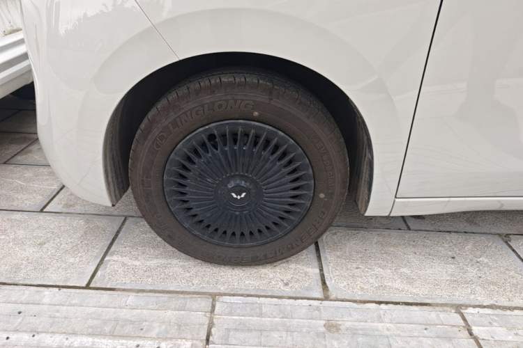 Used Wuling Hongguang MINIEV 2025 Four-Door Version Zhenxiang+ Edition Left Front Wheel Hub
