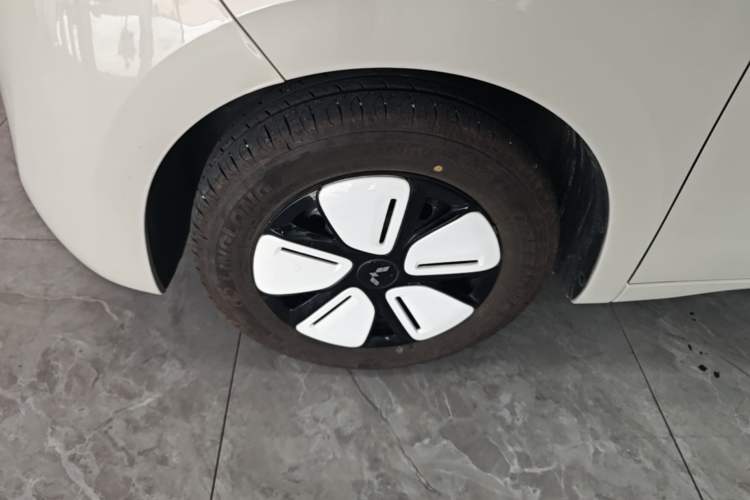 Used Wuling Hongguang MINIEV 2025 Four-Door Version Advanced Edition Left Front Wheel Hub