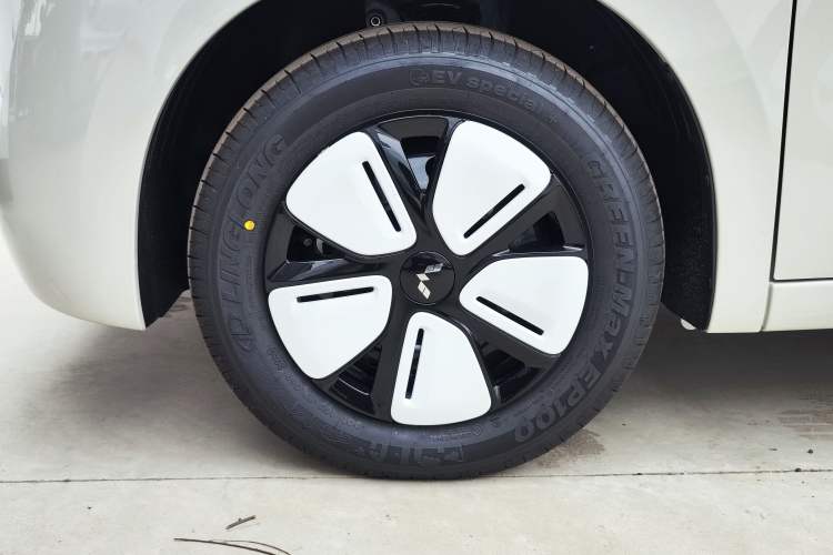 Used Wuling Hongguang MINIEV 2025 Four-Door Version Advanced Edition Left Front Wheel Hub