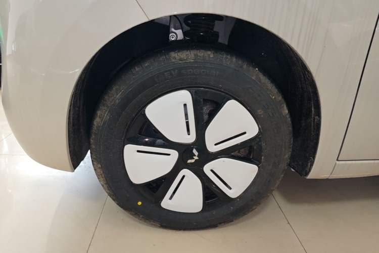 Used Wuling Hongguang MINIEV 2025 Four-Door Version Advanced Edition Left Front Wheel Hub