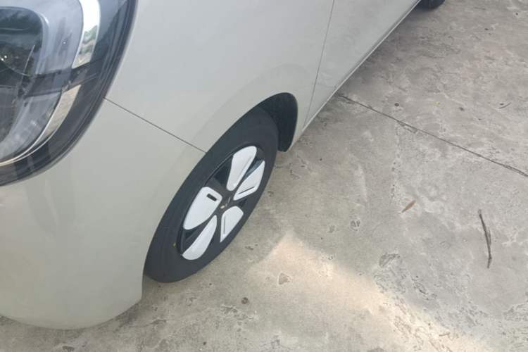 Used Wuling Hongguang MINIEV 2025 Four-Door Version Advanced Edition Left Front Wheel Hub