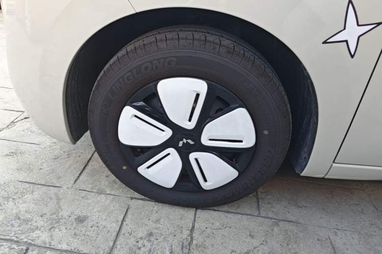 Used Wuling Hongguang MINIEV 2025 Four-Door Version Advanced Edition Left Front Wheel Hub