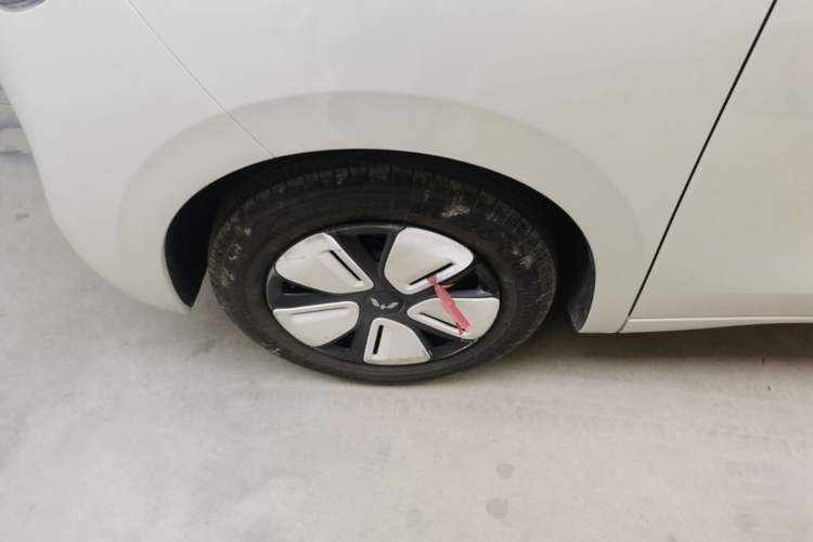 Used Wuling Hongguang MINIEV 2025 Four-Door Version Advanced Edition Left Front Wheel Hub