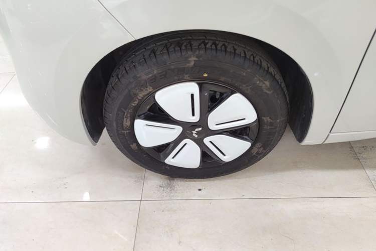 Used Wuling Hongguang MINIEV 2025 Four-Door Version Advanced Edition Left Front Wheel Hub
